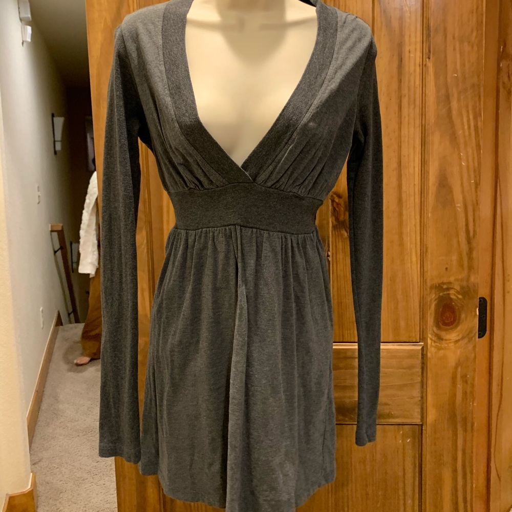 V neck, empire waist, cotton dress.